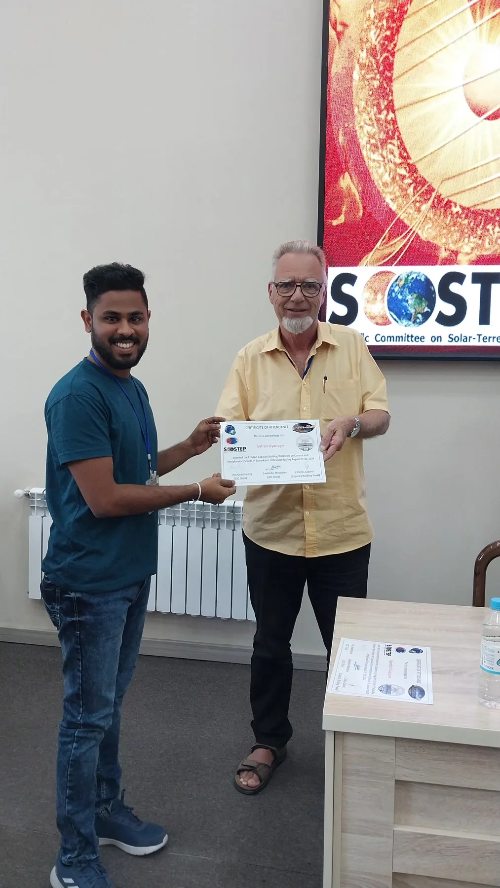 Sahan Liyanage receiving his COSPAR workshop certificate of attendance